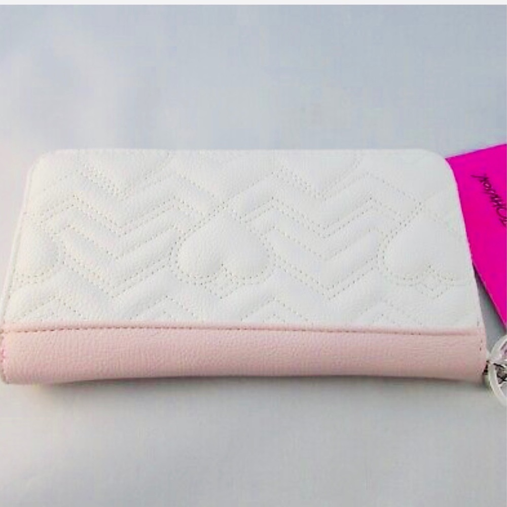 Betsey Johnson wallet / wristlet!! - Picture 4 of 6